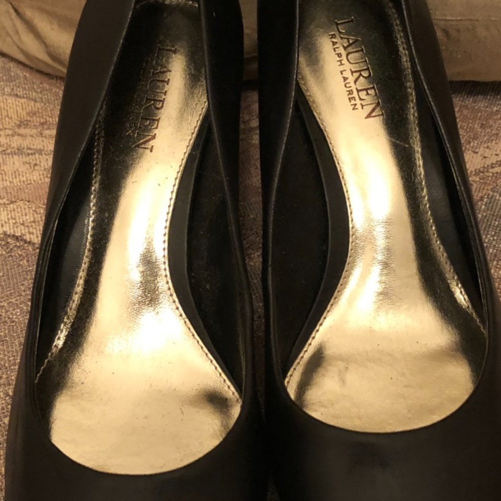 Black Pumps - image 3